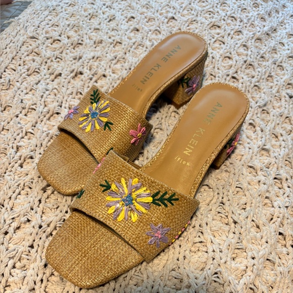 Anne Klein Tan and Yellow Floral Mules NEW! - Picture 1 of 2
